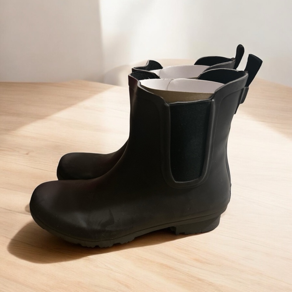 Roma women’s ankle boots size 6 - matte eggplant NIB